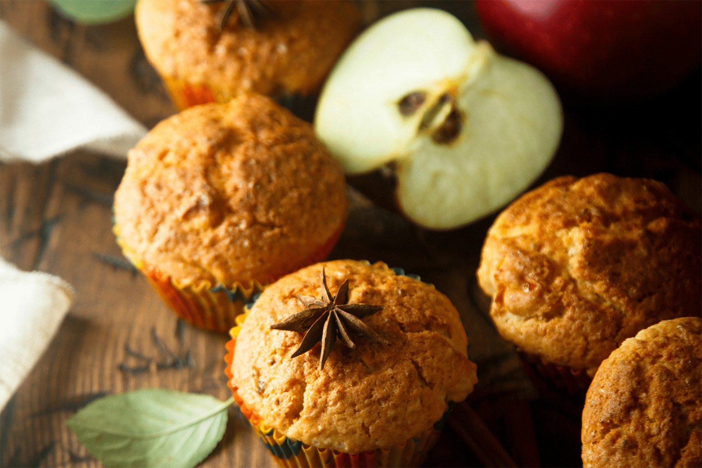 Μάφιν με μήλο και σταφίδες
